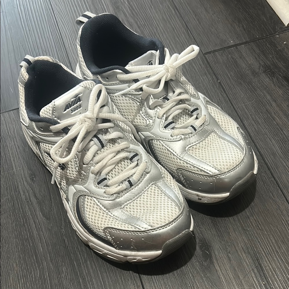 Avia 5000 Silver and White Sneakers